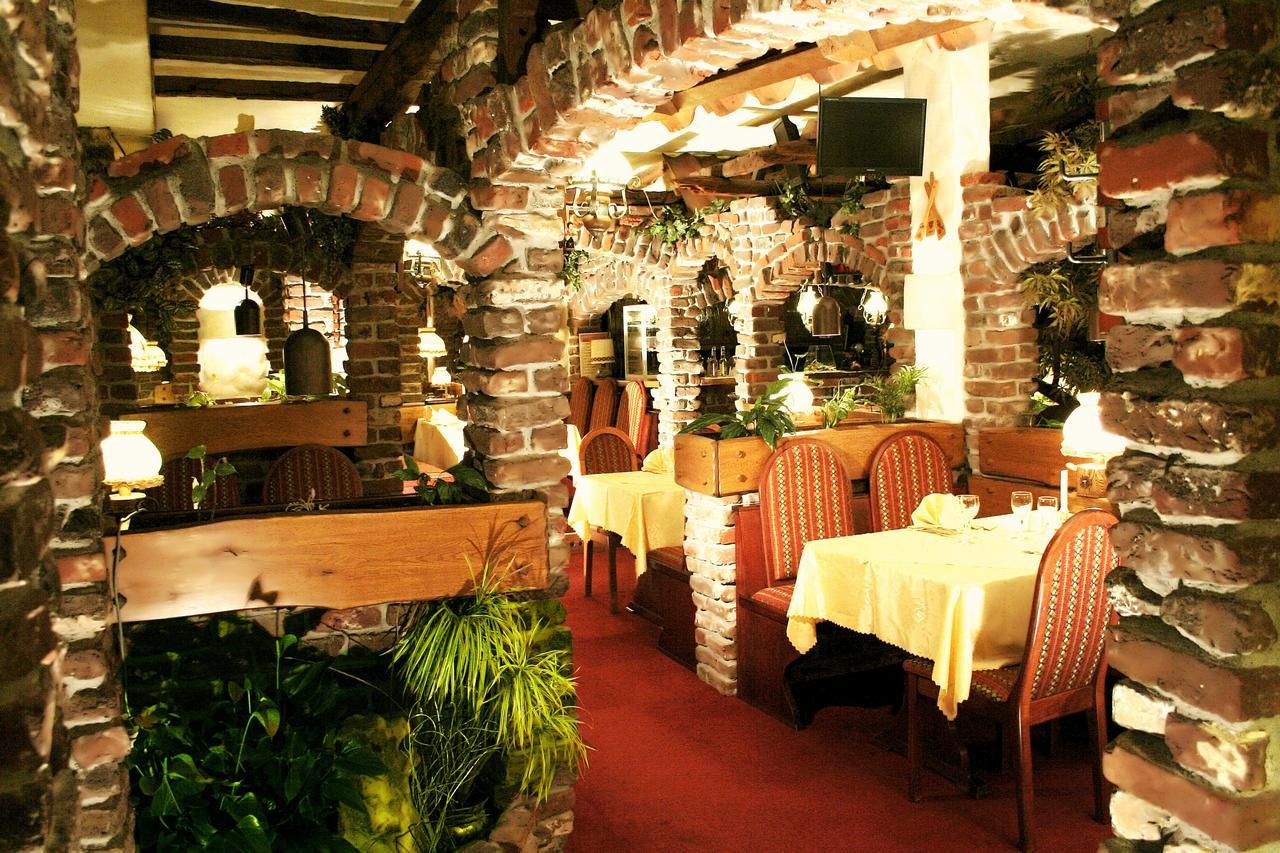 Hotel Restaurant Cristal วินเซินไฮม์ ภายนอก รูปภาพ